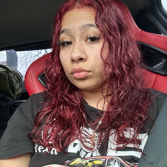 Meet your Posher, Yazmin - Picture 1 of 1